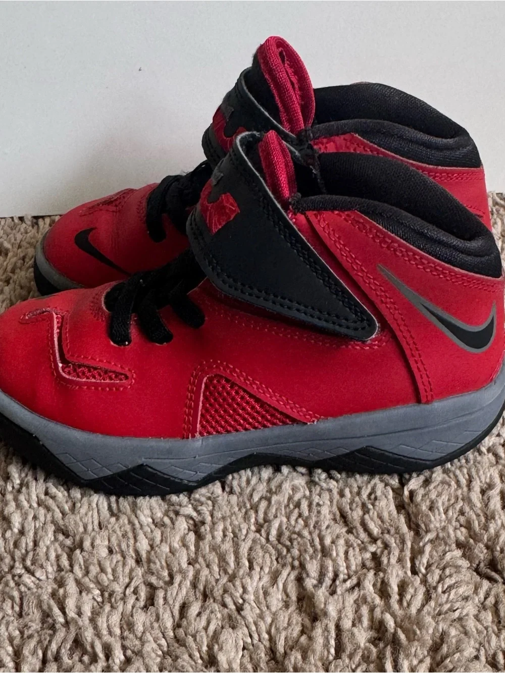 Nike LeBron Soldier 7 Kids Sneakers Size 9C University Red Black Athletic